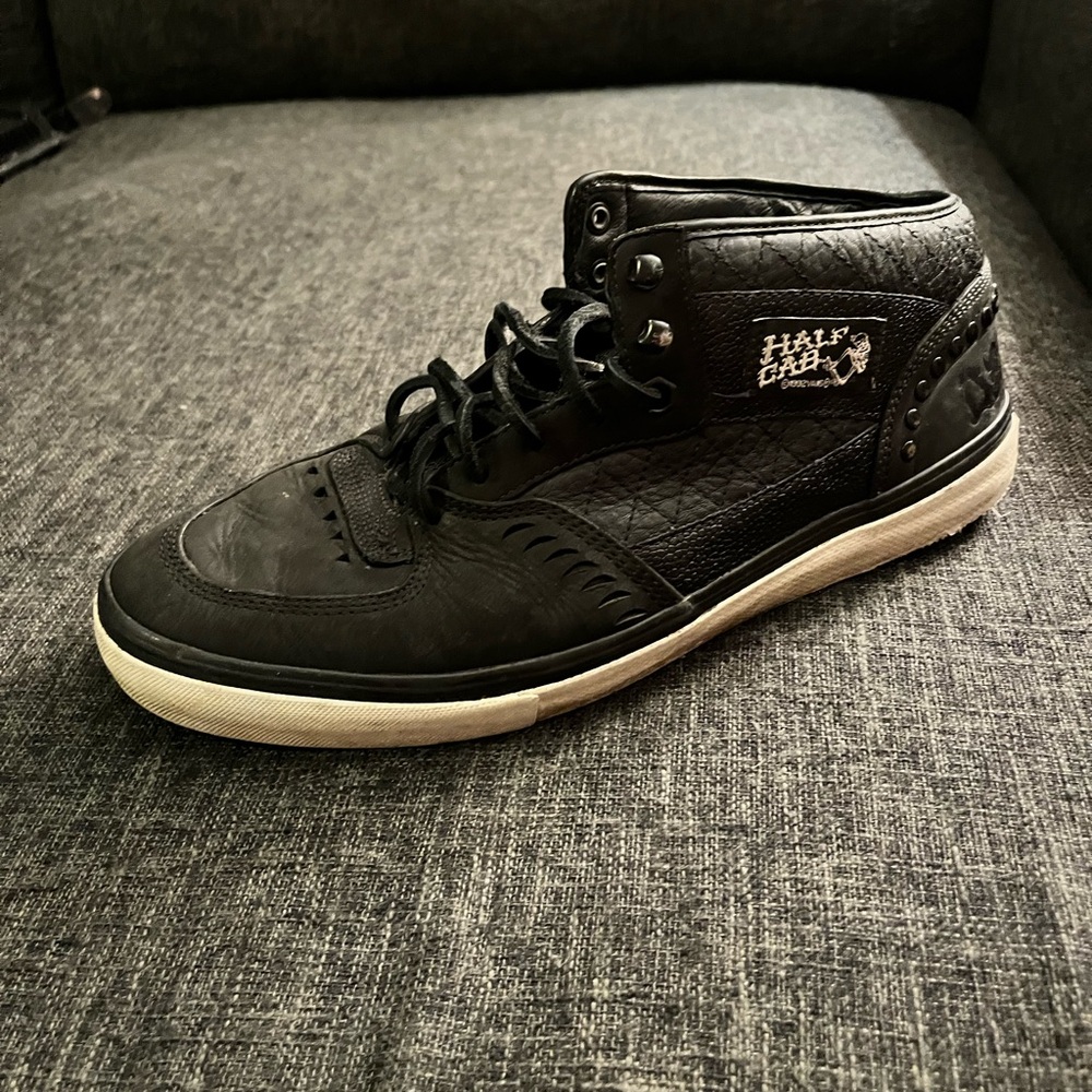 Half Cab Vintage men's black shoes, leather upper with leather laces